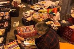 Người bán sách đêm
