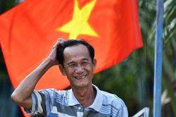 Cuộc sống trong dịch ở 'ốc đảo' cách Campuchia 100 m