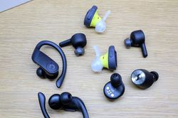 Dưới một triệu đồng, nên mua tai nghe true wireless nào?