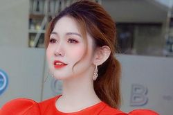 MC song ngữ Hà Thu- cô giáo trẻ, CEO trẻ