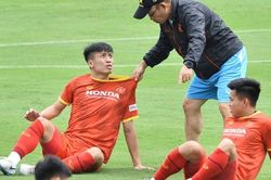 Bùi Tiến Dũng 'uất ức' khi HLV Park quyết không cho 'cặp' với Đình Trọng