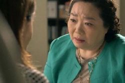 Sau đám cưới, mẹ mang ra cuốn sổ nhàu nát mong tôi đưa hết vàng cưới cho bà, tôi vừa đồng ý thì vợ đã phản ứng dữ dội