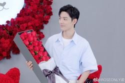 Ngang ngược như fan couple: Giận hờn Tiêu Chiến chỉ vì anh chàng thích màu đỏ thay vì vàng