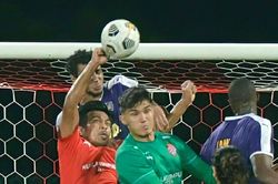 Hậu vệ Malaysia ghi bàn bằng tay cứu đội nhà ở phút 90+5