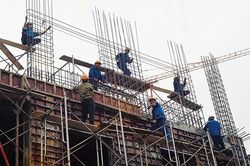 Giá thép tăng vọt, nhiều nhà thầu xây dựng lao đao