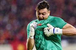 Văn Lâm cần thời gian để thành công ở Nhật Bản; MU ngăn ngày đăng quang của Man City