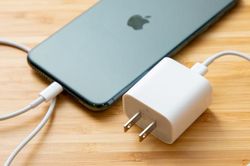 Những sai lầm căn bản mà người dùng thường gặp phải khi sạc iPhone