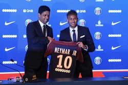 Neymar kiếm được bao nhiêu từ việc gia hạn với PSG và giá trị tài sản ròng như thế nào?
