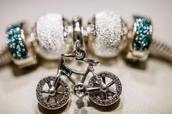Hãng Pandora dừng sử dụng kim cương 'khai thác phi đạo đức'