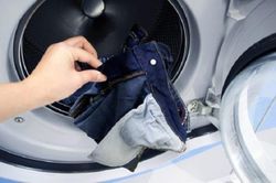 Bao nhiêu lâu nên giặt quần jean, khăn tắm... một lần?