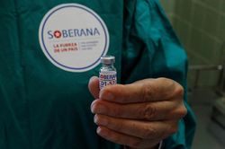 Cuba tiêm chủng diện rộng bằng vaccine Covid-19 tự sản xuất
