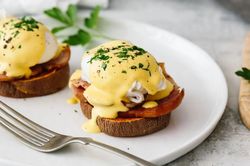 Ăn sáng kiểu Mỹ với món trứng benedict lừng danh