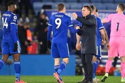 Cuộc đua top 4 Ngoại hạng Anh: Leicester thất bại, Rodgers sẽ đến Bắc London?
