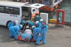 Kịp thời cấp cứu thuyền trưởng tàu cá bị đau ruột thừa trên biển