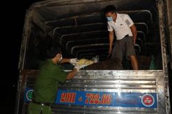 Bắt vụ vận chuyển 3,2 tấn sản phẩm động vật 'bẩn' từ Vĩnh Phúc đi Hà Nội