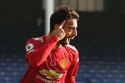 Chuyển nhượng cầu thủ Man Utd: Lôi kéo Harry Kane; đặt lịch đàm phán gia hạn Bruno Fernandes, Real Madrid nhòm ngó