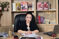 Bà Phương Hằng lại tiếp tục réo lên NS Hoài Linh: 'Tự cho mình là cao sang, danh giá quá vậy?'
