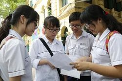Teen Hà Nội bắt đầu nộp phiếu dự thi vào 10: Phụ huynh, học sinh kiến nghị bỏ môn thứ 4