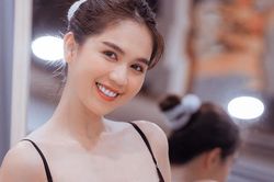 Ngọc Trinh gợi cảm với nội y do chính mình thiết kế