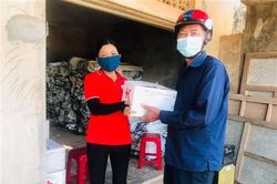 Hỗ trợ dụng cụ sửa nhà và nấu ăn cho 1.100 hộ dân bị thiệt hại do thiên tai