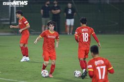 Tuyển Việt Nam nối lại giấc mơ World Cup: HLV Park Hang Seo mừng ít, lo nhiều