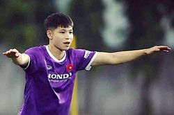 Trung vệ U22 Việt Nam: 'Cường độ tập luyện trên tuyển rất nặng'