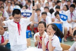 Học sinh Hà Nội nghỉ hè sớm, chờ đến trường mới kiểm tra học kỳ