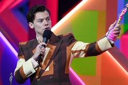 Harry Styles và hành trình trở thành biểu tượng của thập kỷ