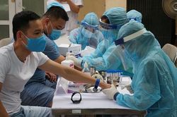 Hà Nội thêm 2 ca dương tính COVID-19 sáng 13/5
