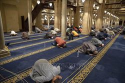 Người Hồi giáo trên khắp thế giới bắt đầu lễ Eid al-Fitr trong bối cảnh dịch bệnh COVID-19