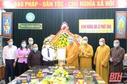 Phó Bí thư Thường trực Tỉnh ủy Lại Thế Nguyên chúc mừng các vị chức sắc, tăng ni, phật tử nhân Đại lễ Phật đản