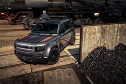 Land Rover Defender độ 'gỉ sét' dành riêng cho những người thích khác biệt