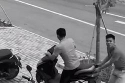 Vẻ mặt hối lỗi của 2 tên trộm khi thấy camera an ninh