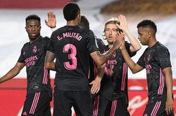 Granada 1-4 Real Madrid: Real tạo áp lực cực lớn lên Atletico