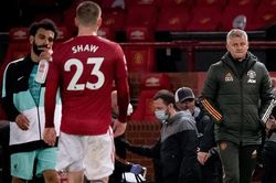 HLV Solskjaer chua chát thừa nhận MU đã 'tặng' Liverpool ít nhất 2 bàn thắng