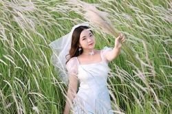 Giới trẻ TP. HCM mê mẩn với đồng cỏ lau