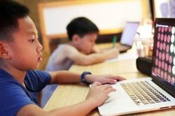 Vì sao Hà Nội không cho học sinh thi online xong mới nghỉ hè?