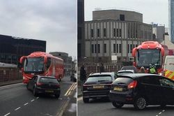Liverpool đánh lừa cổ động viên M.U như thế nào?