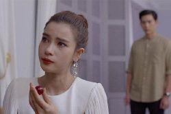 Về nhà, thấy chồng và một cô gái đang điên đảo trên giường, tôi lặng lẽ đóng cửa, đi pha tách trà ngồi đợi họ xong việc