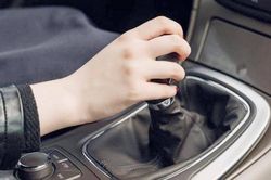 Cách khắc phục tình trạng ô tô số tự động khó chuyển số