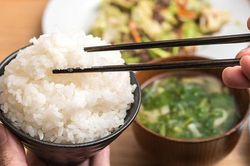 Ăn nhiều cơm có tốt không?