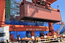 Tăng gấp 3 mức phạt hành vi xếp hàng quá tải tại cảng biển?