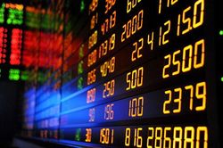 Gồng mình chống đỡ khối ngoại xả, VN-Index tăng nhẹ