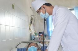 Cụ bà U80 ngưng tim từ tuyến dưới được cứu sống