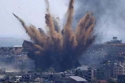 Clip xe tăng Israel pháo kích dồn dập vào dải Gaza
