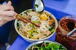 Quán 'bún ziu căm thù' nhưng lại được thực khách hết lòng yêu thương hơn 30 năm