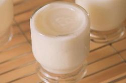 Sữa chua 'úp ngược bất bại': Làm cực dễ, ăn cực ngon, đánh bay cả mùa hè nóng bức