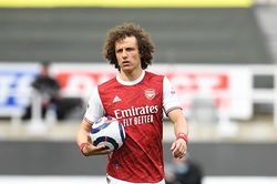 David Luiz rời Arsenal chỉ sau 2 mùa