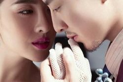 Kỷ niệm một năm ngày cưới, chồng tung tẩy đi du lịch cùng nhân tình
