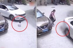 Mẹ vô tâm để con ngồi giữa đường, 10 giây sau điều kinh hoàng xảy ra